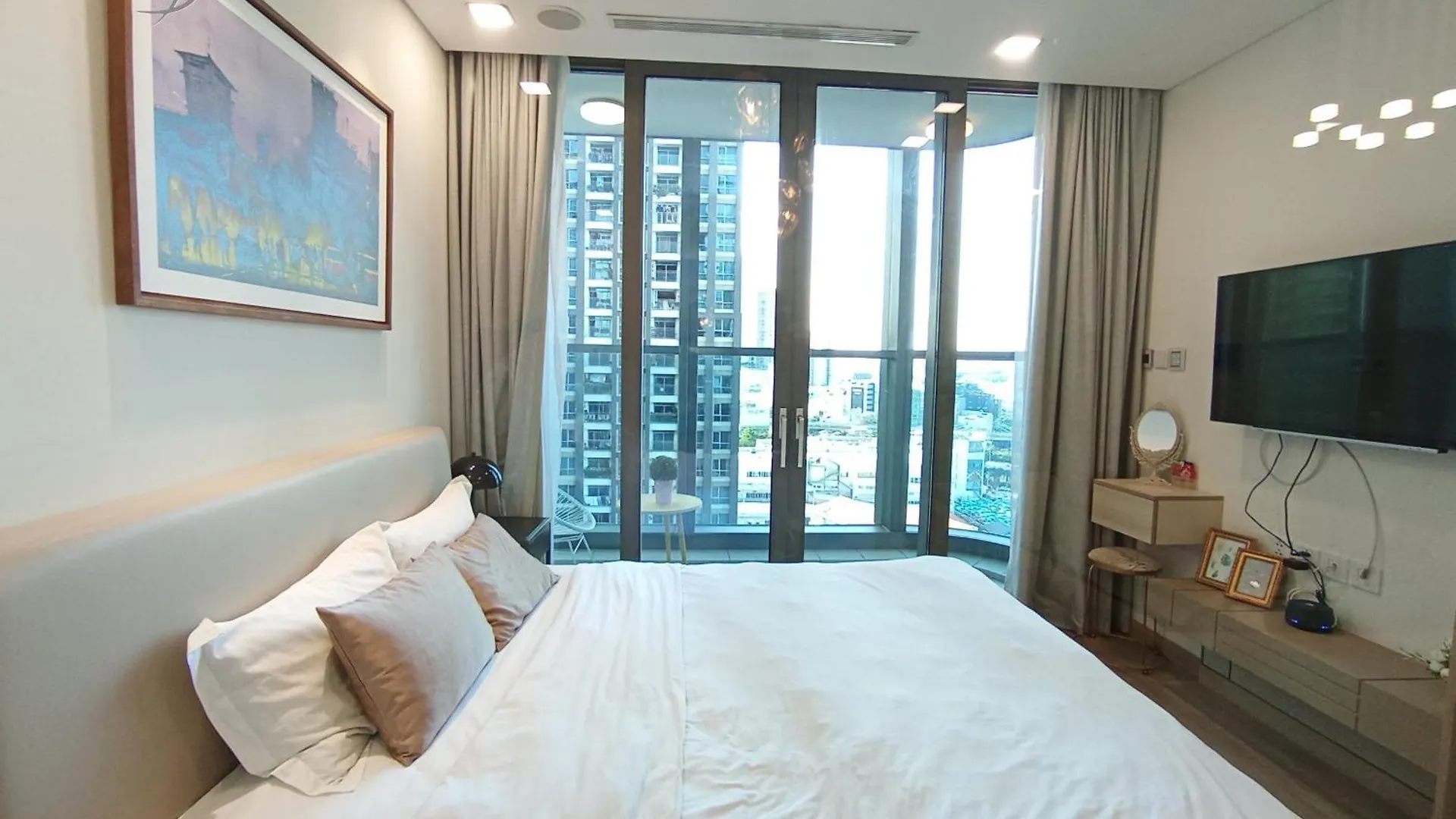 1-Bedroom Apartment With Balcony - Landmark 81 Vcp Ho Chi Minh City