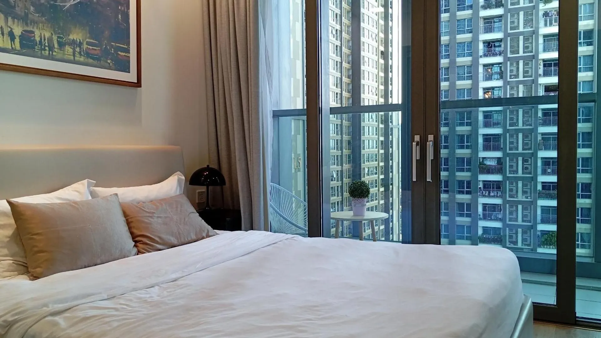 1-Bedroom Apartment With Balcony - Landmark 81 Vcp Ho Chi Minh City